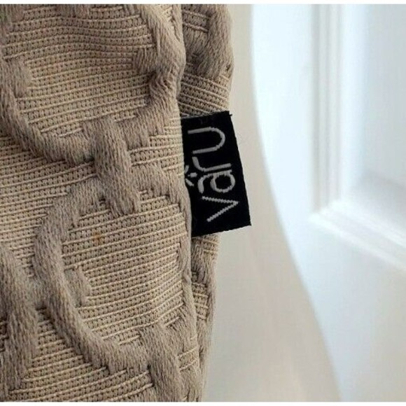 Varu Stella Purse Black Tan Shoulder Bag Key holder Pockets Cloth Handbag EUC - Picture 3 of 6